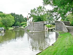 Kingswood Junction
